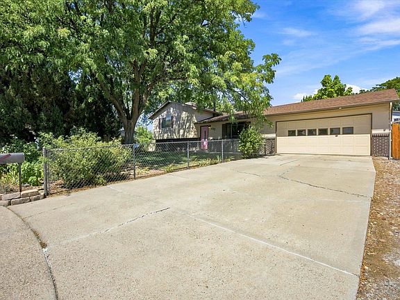 2nd image of 633 Sparn Ct