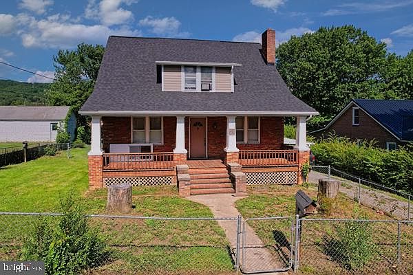 1st image of 125 Pine St