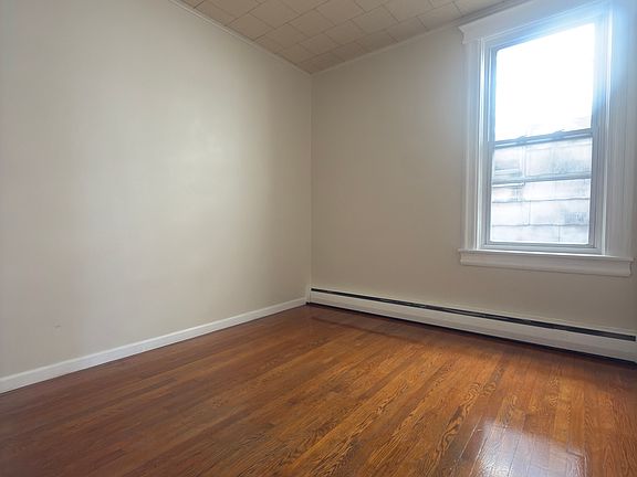 5th image of 622 21st St Floor 2
