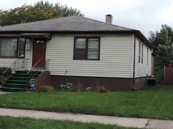 2nd image of 4924 Drummond St