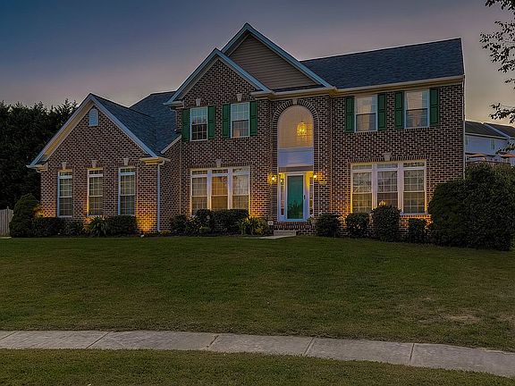3rd image of 1902 Cherish Ct