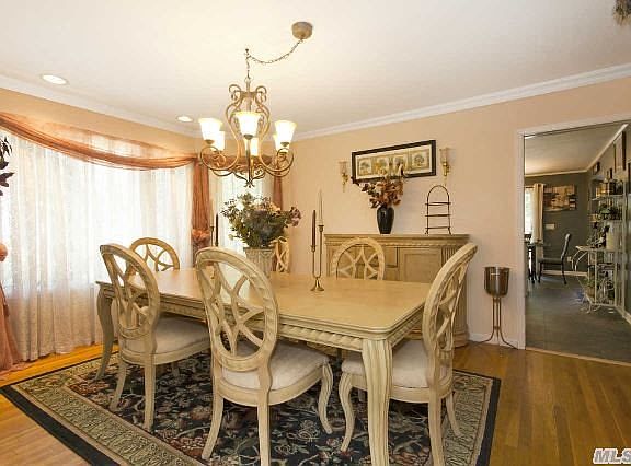 5th image of 102 Bedell Pl