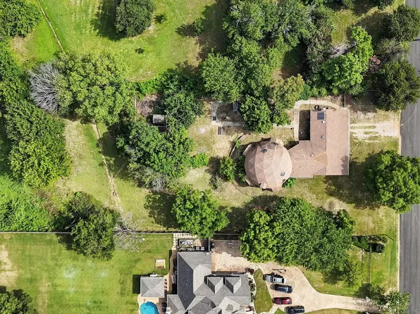 2609 Woodson Dr, Bedford, TX 76021