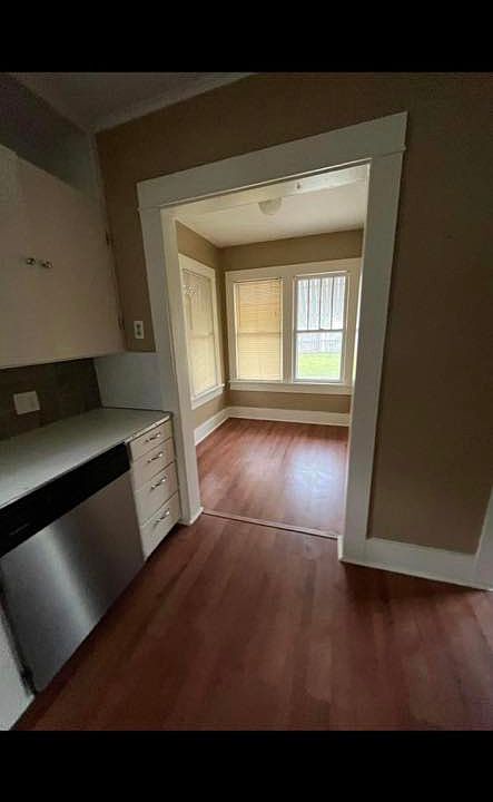 2nd image of 801 E Delaware Ave