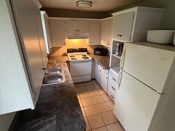 4th image of 909 NE 31st St