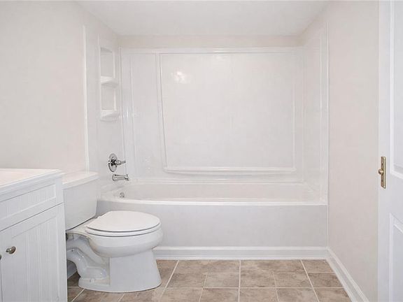 5th image of 1831 Meadow Ln