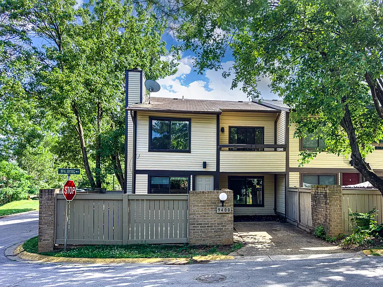 9400 Walburg Way — Photo 1