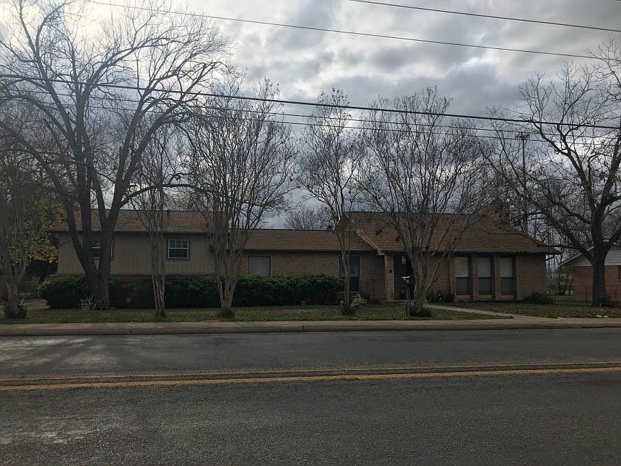 1st image of 915 4th St