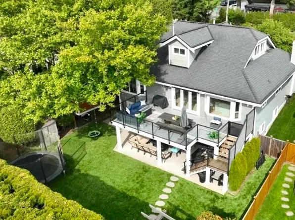 1033 164th St, Surrey, BC V4A 4Y6