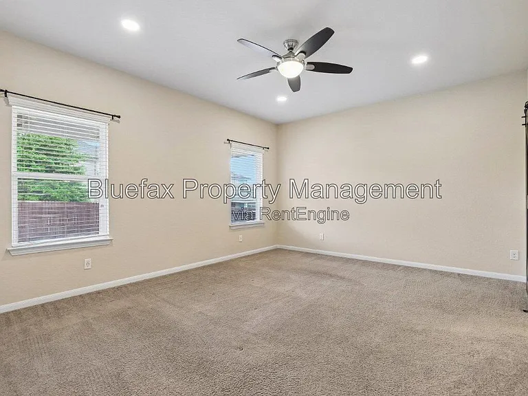 1807 Golden Maple — Photo 29