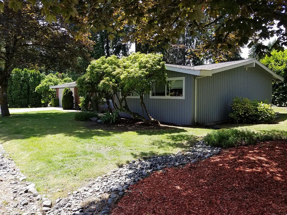 Landscaping care included in rent. Spacious. Private, fully fenced back yard. Mature landscape offers beauty and privacy on this large lot.