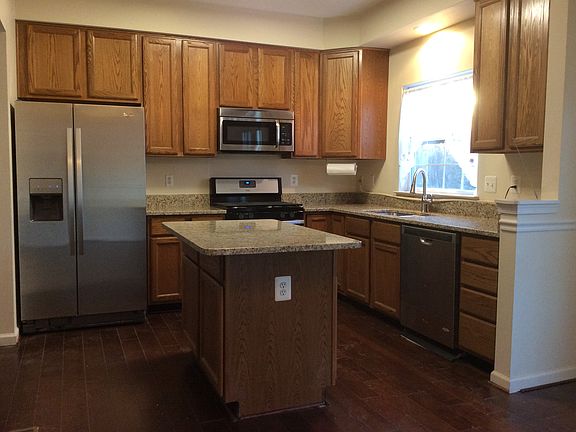 4th image of 5960 Edgehill Ct