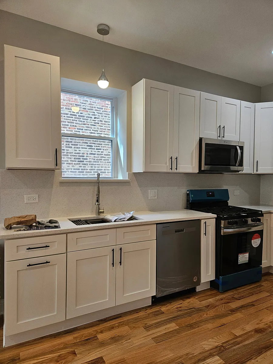 Building Photo - 1428 S Hamlin Ave #1
