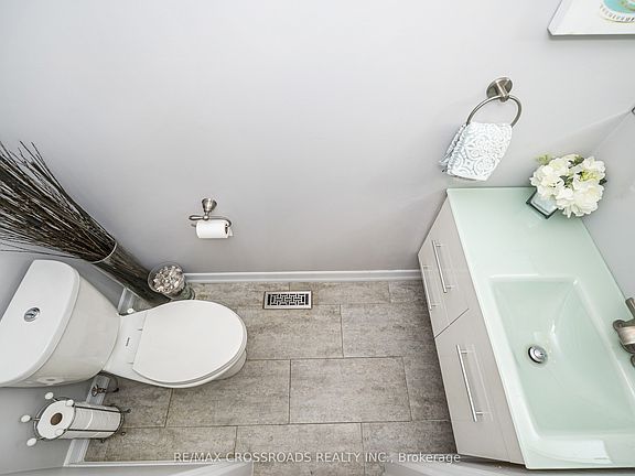 5th image of 655 Dodsworth Cres