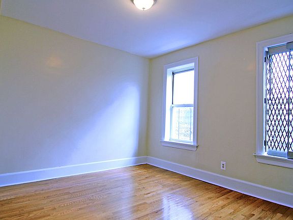 2nd image of 1630 Undercliff Ave APT D2