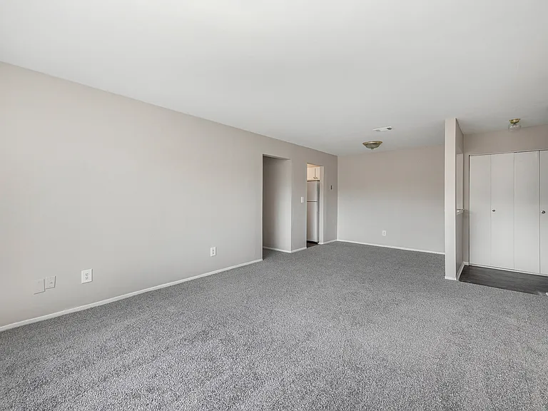 Midtown Square Apartments — Photo 24