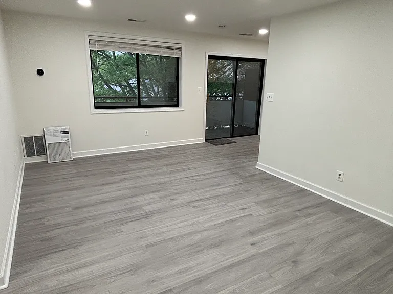 6435 Richmond Hwy #302 — Photo 16