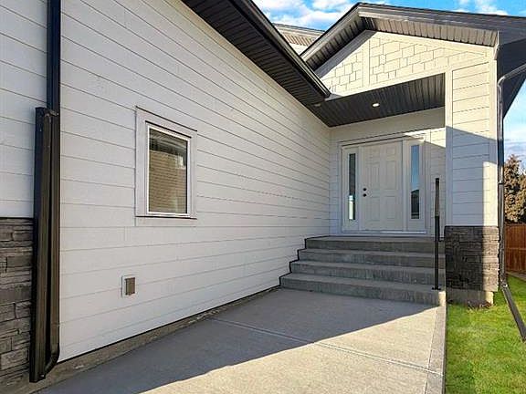3rd image of 233 NW Greenwood Rd
