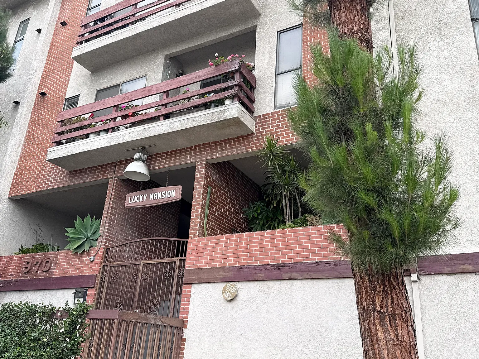 2 bed, 1180 sqft, $2,550 — Photo 1