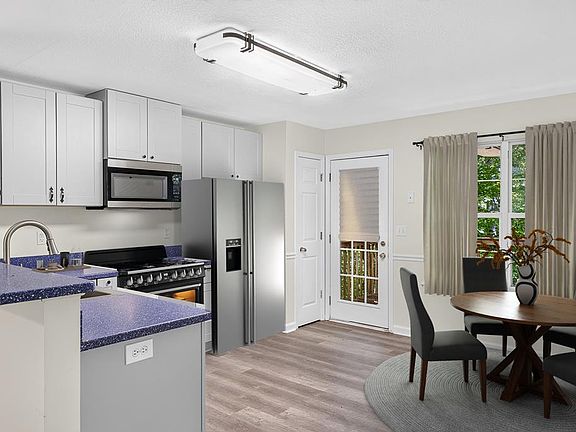4th image of 365 Price Ln