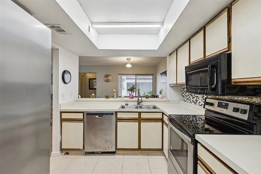 2 bed, 2.0 bath, 1132 sqft, $1,600 — Photo 3
