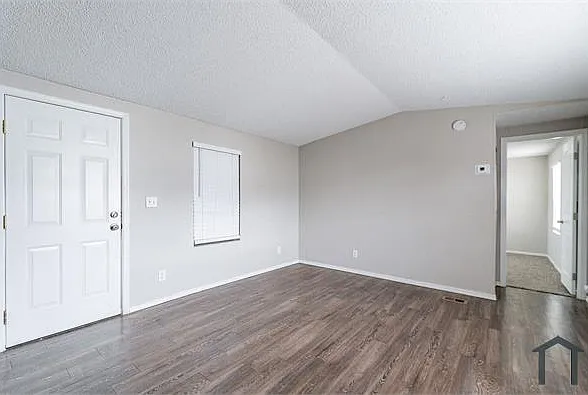 3 bed, $2,195 — Photo 2