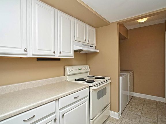 4th image of 8124 Independence Dr APT C