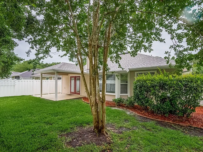573 Redberry Ln — Photo 15