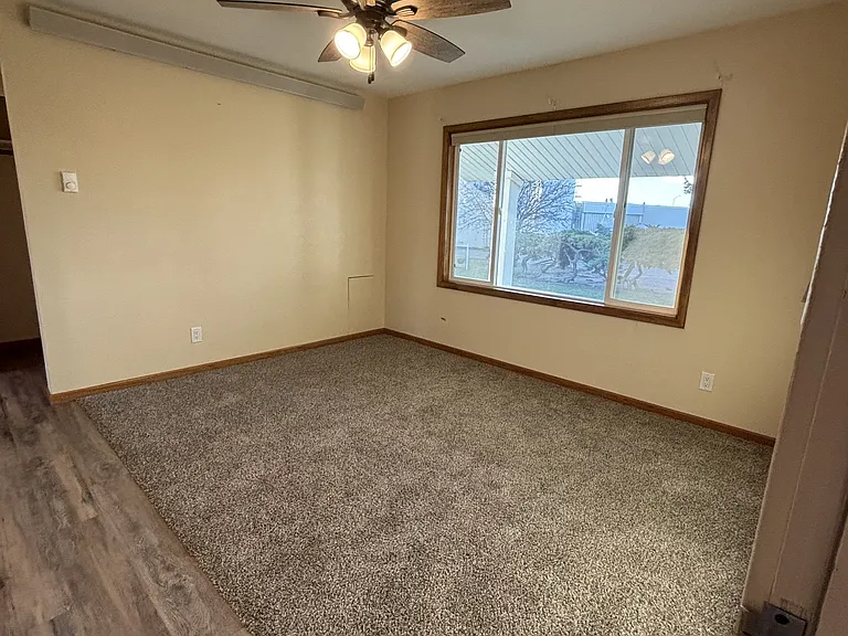 714 W 10th St #1 — Photo 3