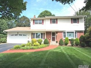 24 Soma Ln, Commack, NY 11725