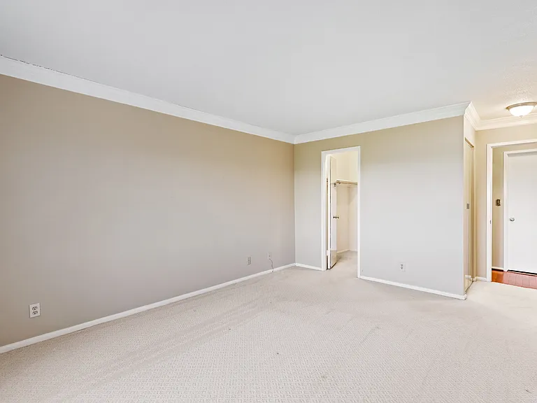 8370 Greensboro Dr #1004 — Photo 18