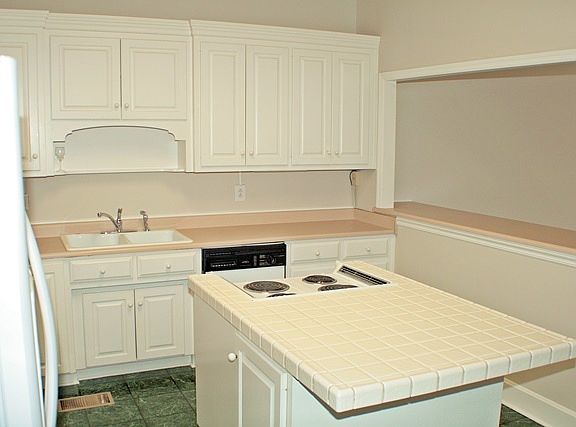 5th image of 135 N Ashley St