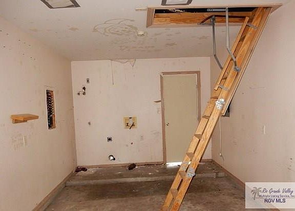 3rd image of 140 Audrey Ln