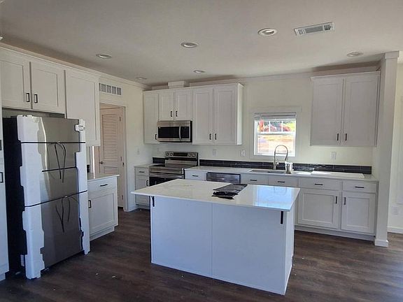 2nd image of 2000 Meredith Ln