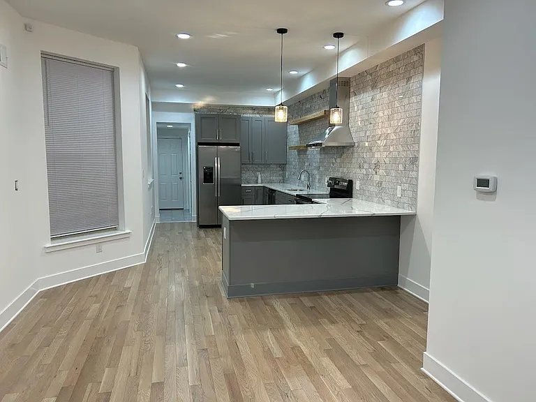 2247 W Cumberland St — Photo 2