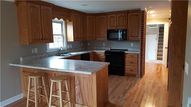 2nd image of 906 Greenview Dr
