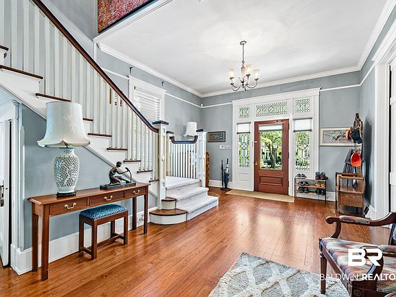 4th image of 13 N Monterey St