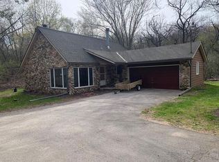 S98W32780 Genevieve Dr, Mukwonago, WI 53149