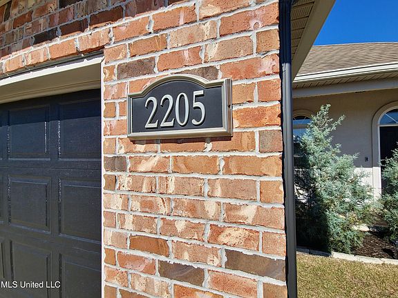 4th image of 2205 Rhonda Ave