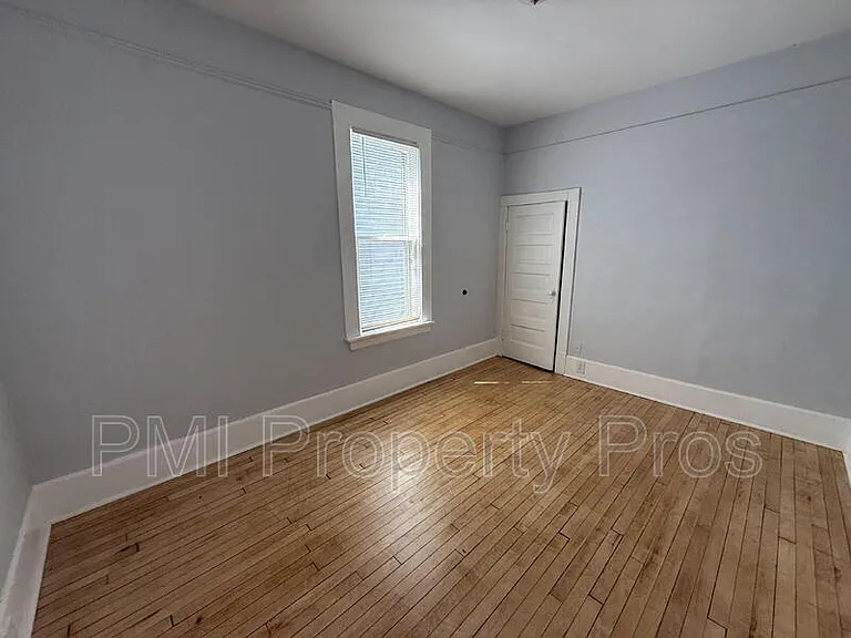 3109 W Walnut St — Photo 6