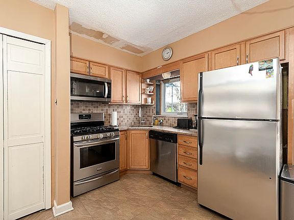 3rd image of 2151 E 2nd St