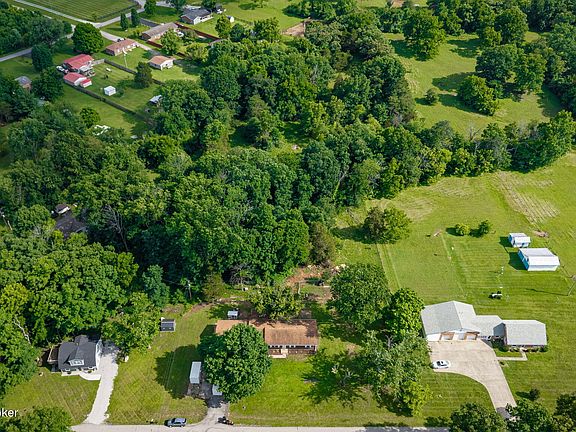 3rd image of 287 Oakridge Dr