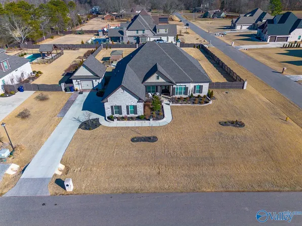 113 Larry Worley Dr, Huntsville, AL 35806