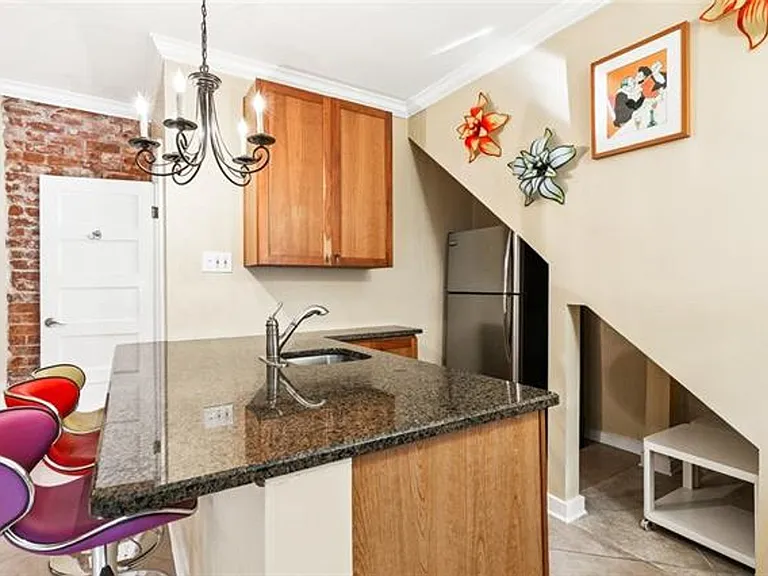 931 Royal St #5 — Photo 10