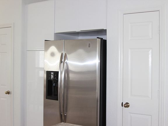 4th image of 9069 Gladiolus Preserve Cir