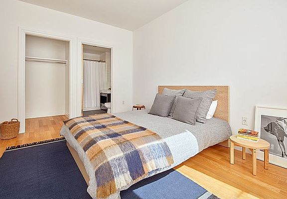 4th image of 550 W 54th St #553