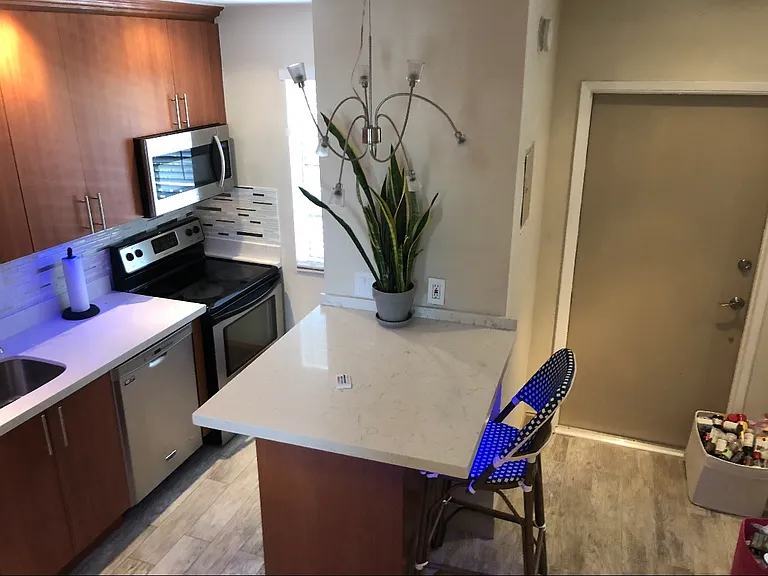 4081 N Dixie Hwy #29 — Photo 3