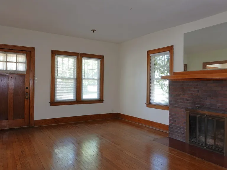 914 E Losey St — Photo 19