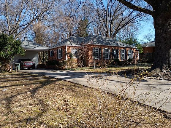 3rd image of 4220 Woodcrest Dr
