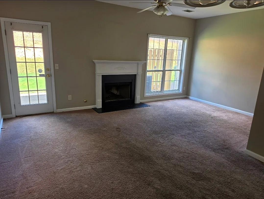 2 bed, 2.5 bath, 1418 sqft, $1,600 — Photo 3